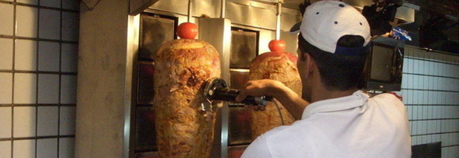 MANGIA IL KEBAB, HA UN MALORE E MUORE A 15 ANNI: DOPO LE ANALISI, LA TRAGICA SCOPERTA - 19/06/2017