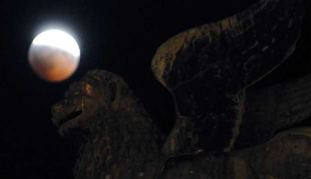 ECLISSI DI LUNA PIENA, CRESCE L'ATTESA PER LO SHOW DI STASERA - 25/04/2013