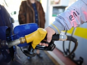 IN CALO I PREZZI DI BENZINA E GASOLIO - 23/10/2013