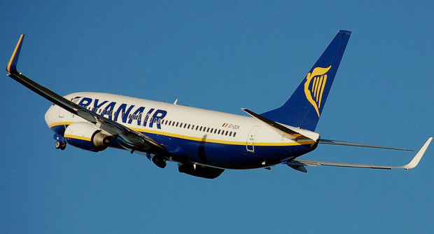 SVOLTA RYANAIR, OLTRE AL BAGAGLIO A MANO SI POTRA' PORTARE A BORDO ANCHE UNA BORSA - 30/11/2013