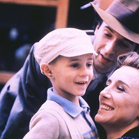 RICORDATE IL FACCINO VISPO DEL PICCOLO GIOSUE' IN ''LA VITA E' BELLA''? ORA E' DECISAMENTE CAMBIATO - 27/01/2016