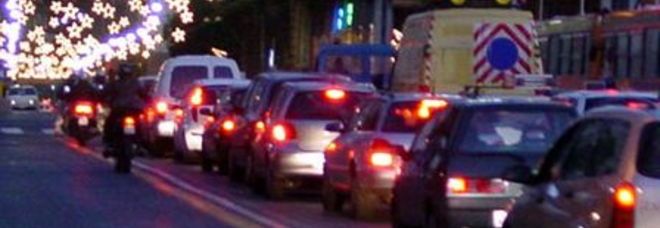 DONNA SUONA IL CLACSON IN MEZZO AL TRAFFICO, PRESA A PUGNI DA UNO SCONOSCIUTO: ''È SCAPPATO'' - 03/12/2013