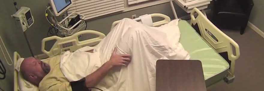 SI RISVEGLIA DOPO UNA SBORNIA, GLI FANNO CREDERE DI ESSERE STATO IN COMA PER 10 ANNI - 11/12/2013