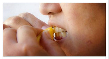 BASTA STROFINARLA SUI DENTI: ECCO COME AVERE UN SORRISO PERFETTO - 29/01/2016