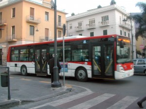 SCIOPERO: STANCO DI ASPETTARE, RUBA UN BUS PER TORNARE A CASA - 17/12/2013