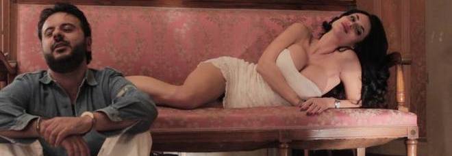 CRISTINA DEL BASSO, FORME ESPLOSIVE NEL NUOVO VIDEOCLIP - 17/12/2013