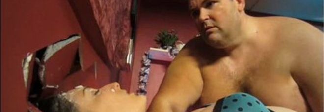 LA PRIMA VOLTA DI GREGG, 200 KG E VERGINE: LA FIDANZATA FINISCE IN OSPEDALE - FOTO - 19/12/2013