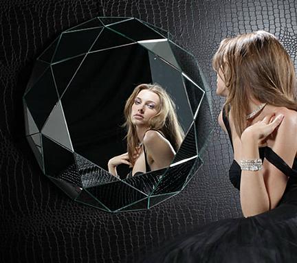 I 10 COMANDAMENTI PER UNA VITA PIÙ LUNGA. IL PRIMO? STARE NUDI DAVANTI ALLO SPECCHIO - 27/01/2014