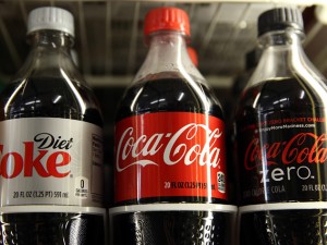 HA 31 ANNI E DA 16 ANNI NON TOCCA ACQUA MA SI DISSETA DI COCA COLA - ECCO COS'E' SUCCESSO AL SUO CORPO - 02/05/2014