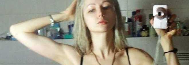 VALERIA, LA 'BARBIE UMANA' SENZA TRUCCO: POSTA IL SUO SELFIE SU TWITTER - 04/05/2014