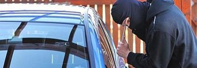 FURTI D'AUTO SPRINT, ORA BASTANO SOLO 14 SECONDI: NEL '93 CI VOLEVANO 9 MINUTI - 09/07/2014