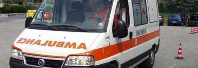 FOLLIA A ROMA. ''A MORTE I POLITICI'' E COLPISCE I PASSANTI CON UNA MAZZA: SEI FERITI, UNO GRAVE - 24/05/2014
