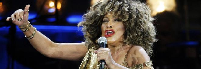 TINA TURNER SHOCK, COLPITA DA UN ICTUS. RICOVERATA D'URGENZA - 25/05/2014