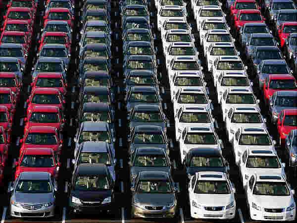 ECCO LE AUTO CHE NON VUOLE PIU' NESSUNO E CHE NON VENGONO DEMOLITE, CE NE SONO TONNELLATE - 24/07/2014