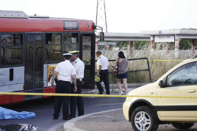 DONNA SCHIACCIATA DAL BUS ALLA STAZIONE ANAGNINA: AUTISTA ACCUSATO DI OMICIDIO COLPOSO - ECCO PERCHE' - 10/06/2014
