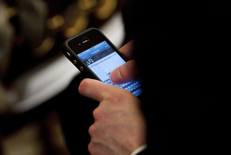 SE AI CONTROLLI IN AEROPORTO IL TUO SMARTPHONE E' SCARICO, O NON PARTI O LO LASCI - 20/09/2014