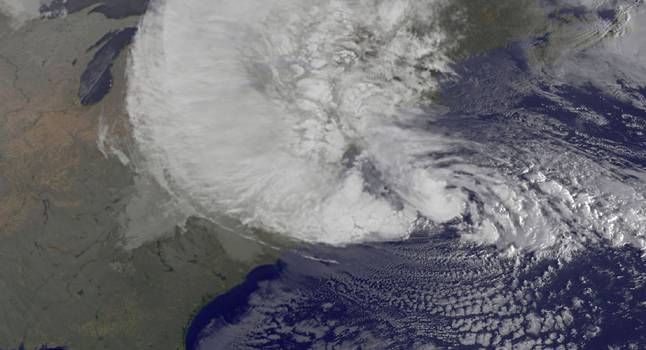 IN ARRIVO LA 'TEMPESTA MOSTRUOSA' SULL'EUROPA: LE NUVOLE COPRONO TUTTO L'OCEANO ATLANTICO - 17/10/2014