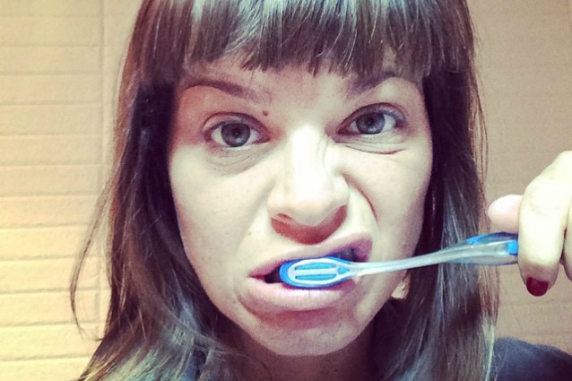 APPENA SVEGLIA SI MOSTRA COSI' DAVANTI ALLO SPECCHIO. ECCO GLI EFFETTI DEL WEB SUL POST DI ALESSANDRA AMOROSO - 17/10/2014