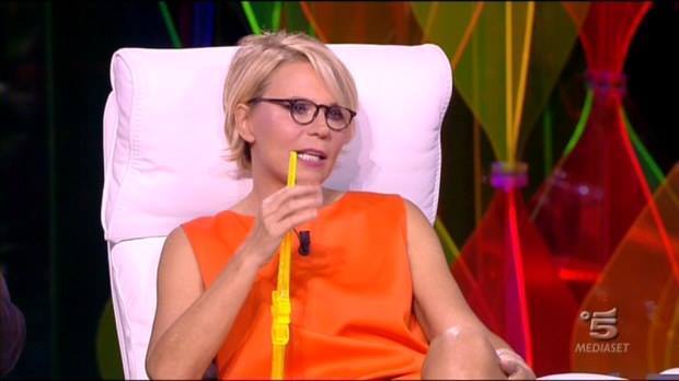 L'INASPETTATA REAZIONE DI MARIA DE FILIPPI DOPO UN'ESIBIZIONE SU ''TU SI QUE VALES'' - 27/10/2014