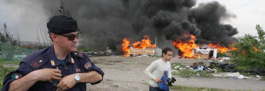 ROMA, FIAMME NEL CAMPO ROM AL FORO ITALICO: ''FUMO NERO IN TUTTA LA ZONA'' - 09/12/2013