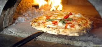 SI SENTE MALE DOPO UNA PIZZA, ERA PIENA DI COCAINA - 22/12/2013