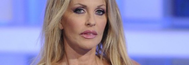 PAOLA FERRARI SOTTO CHOC: ''SONO STATA AGGREDITA PER ORE'' ARRIVA LA POLIZIA - 19/01/2014