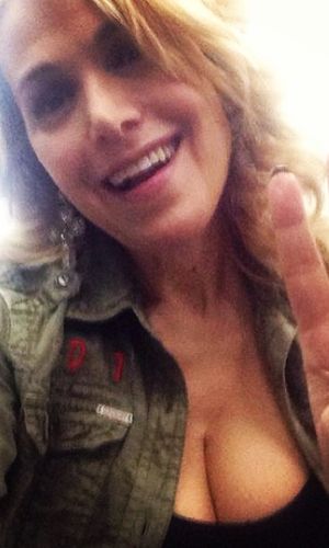 BARBARA D'URSO DI SBOTTONA SU FB: ''CHE SENO'' - FOTO - 07/02/2014