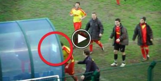 PAZZESCA ESULTANZA DI UN CALCIATORE, SEGNA E PER FESTEGGIARE GUARDATE COSA FA - VIDEO - 10/02/2014