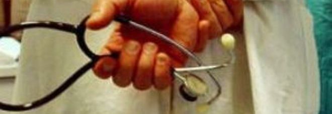 MEDICO DI GUARDIA RIFIUTA DI VISITARE UN BAMBINO CON 40 DI FEBBRE - 24/02/2014