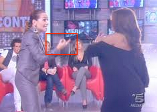LITE IN DIRETTA A POMERIGGIO 5: BARBARA D'URSO PERDE COMPLETAMENTE IL CONTROLLO - 15/04/2014