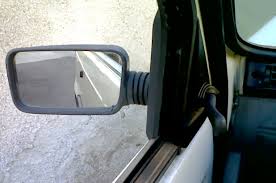 PENSIONATA MANIACA DEGLI SPECCHIETTI DELLE AUTO: ARRESTATA - 08/04/2014