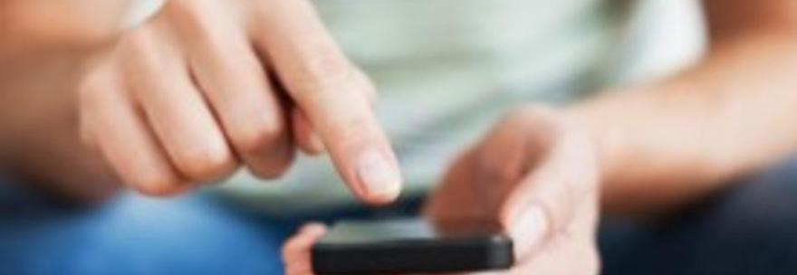 SMARTPHONE RICARICABILI CON LE CAREZZE, GLI ELETTRONI DALLA PELLE PASSANO ALLA BATTERIA - 19/04/2014