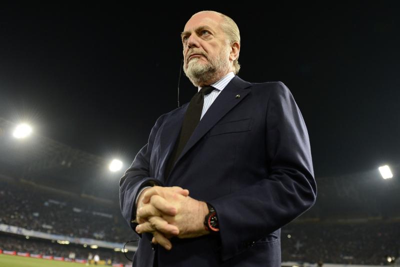 AURELIO DE LAURENTIIS FURIOSO AGGREDISCE UN TIFOSO DEL NAPOLI A FINE PARTITA - VIDEO - 06/04/2014