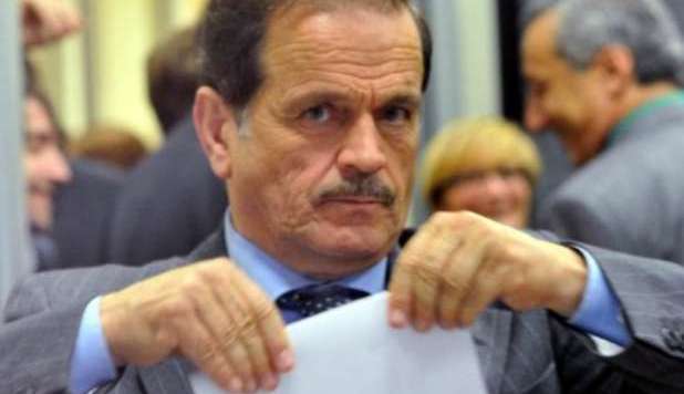 Consigliere prende 50 mila euro per 6 ore di lavoro: 'Sono intense' !! - 31/10/2012