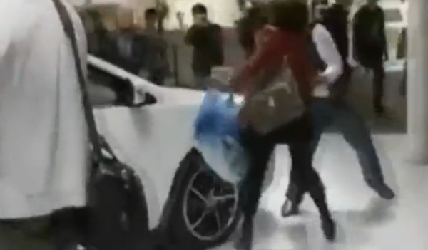 DONNA RIGA UN'AUTOMOBILE ESPOSTA PER FARSELA COMPRARE DAL MARITO - 31/07/2014