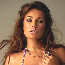 ALENA SEREDOVA NON È PIÙ SINGLE: DIMENTICA BUFFON E BACIA UN UOMO IN STRADA - FOTO ALL'INTERNO - 05/06/2014