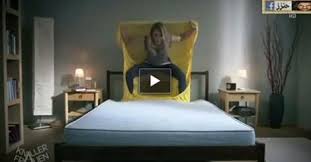 ECCO COME FISSARE LE LENZUOLA SUL VOSTRO LETTO IN MODO ORIGINALE - VIDEO - 05/08/2014