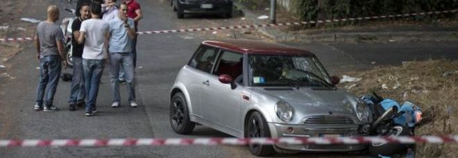 AGGUATO A ROMA: SPARANO 10 COLPI CONTRO UNA MOTO E FUGGONO. GRAVISSIMO UN 32ENNE -FOTO - 09/06/2014