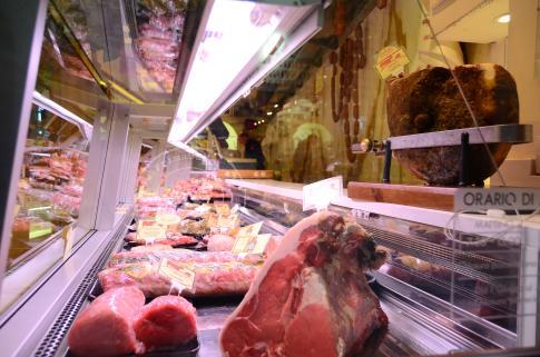 VENDUTA COME 'CARNE PREGIATA' AD IGNARI CLIENTI, IN REALTA' ERA INFETTA: ALLARME IN 21 PROVINCIE ITALIANE - 10/06/2014