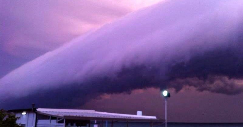 CIELO SHOCK SUL SALENTO: SPUNTA UN IMPRESSIONANTE ''ROLL CLOUD'' - FOTO ALL'INTERNO - 11/06/2014
