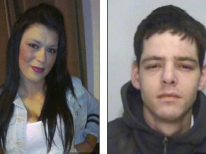 UCCIDONO IL LORO EX INSEGNANTE E POI SI FANNO UN SELFIE SUL CADAVERE - FOTO - 11/06/2014