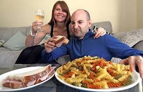 PER UNA RARA MALATTIA, IL SUO INTESTINO TRASFORMA IL CIBO IN ALCOOL, E' SEMPRE UBRIACO - VIDEO - 18/06/2014