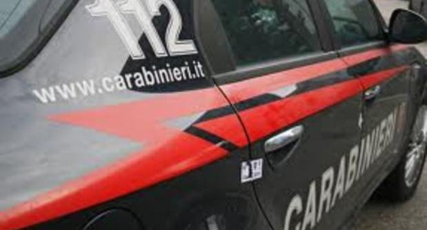 ARRIVANO I CARABINIERI MENTRE FANNO L'AMORE, PICCHIATI I MILITARI - 29/06/2014