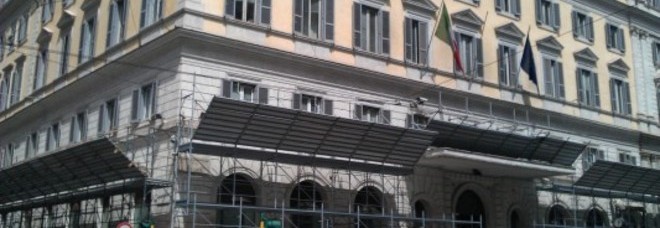 ROMA SHOCK, CADE DALL'IMPALCATURA DI UN PALAZZO IN RISTRUTTURAZIONE: OPERAIO MUORE SUL COLPO - 26/06/2014