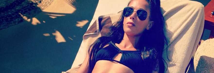 HA IL MORBO DI CROHN E SOGNA DI FARE LA MODELLA: LA FOTO CON IL SACCHETTO VISTA DA 9 MILIONI DI UTENTI - 02/07/2014
