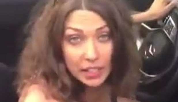 RAGAZZA NON RACCOGLIE GLI ESCREMENTI DEL SUO CANE E LE VENGONO TIRATI IN FACCIA - FOTO - 17/09/2014