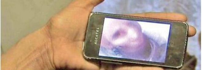 LA NONNA MORTA INVIA UN SELFIE ALLA NIPOTE: ''LA SUA È UNA RICHIESTA DI AIUTO'' - FOTO - 07/07/2014