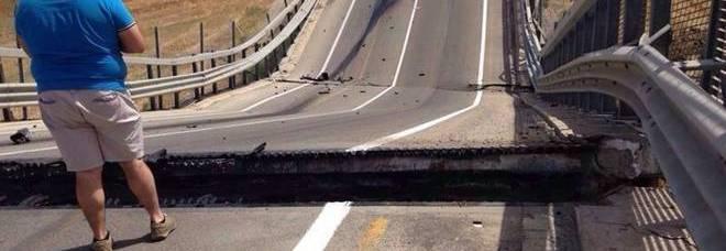 TERRORE IN SICILIA: CROLLA UN PONTE E LE AUTO PRECIPITANO NEL VUOTO - FOTO - 07/07/2014
