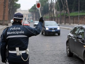 MULTATA INSULTA I VIGILI SU FACEBOOK: ECCO COSA LE E' SUCCESSO - 08/07/2014