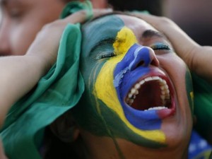 DOPO L'IMPREVEDIBILE DISFATTA AI MONDIALI, DILAGA LA VIOLENZA IN BRASILE - ECCO COSA STA SUCCEDENDO - 09/07/2014
